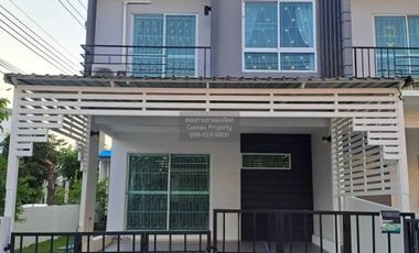 Casa adosada en venta de 3 habitaciones en Mueang Samut Prakan, Samut Prakan