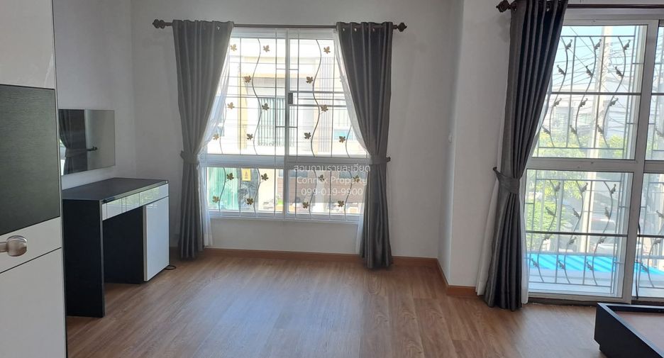 For sale 3 bedrooms townhouse in Mueang Samut Prakan, Samut Prakan