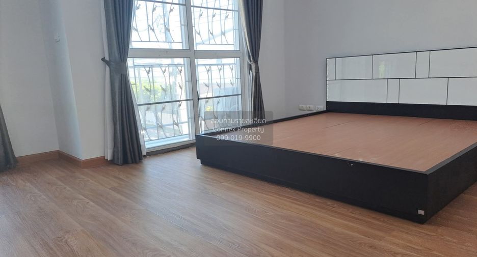 For sale 3 bedrooms townhouse in Mueang Samut Prakan, Samut Prakan