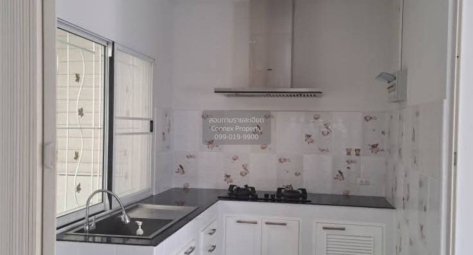 For sale 3 bedrooms townhouse in Mueang Samut Prakan, Samut Prakan