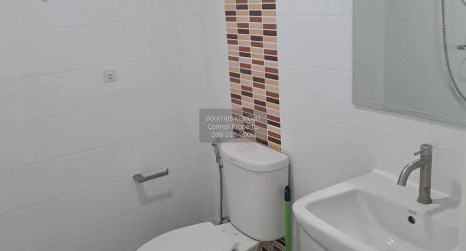 For sale 3 bedrooms townhouse in Mueang Samut Prakan, Samut Prakan
