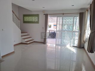 Casa adosada en venta de 3 habitaciones en Mueang Samut Prakan, Samut Prakan