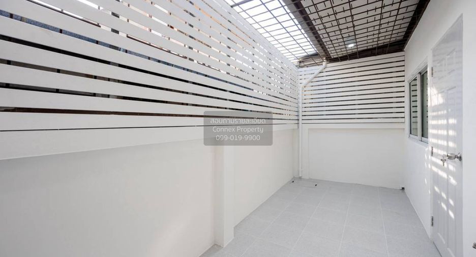 À vendre 4 chambres maison de ville à Bang Bua Thong, Nonthaburi