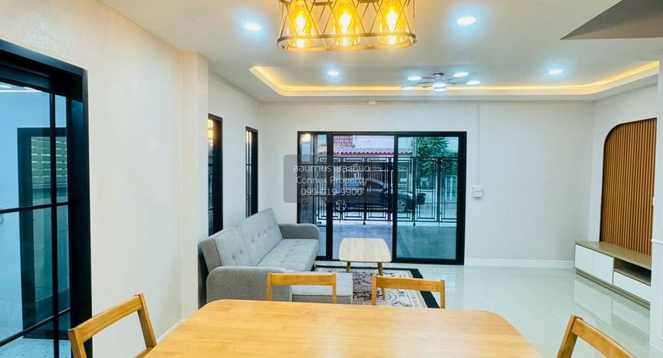 For sale 4 bedrooms townhouse in Khlong San, Bangkok
