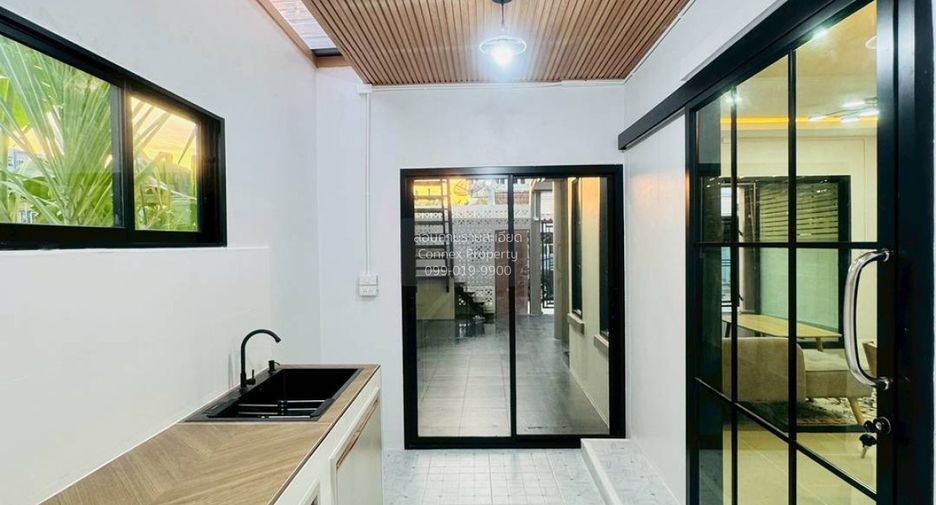 For sale 4 bedrooms townhouse in Khlong San, Bangkok