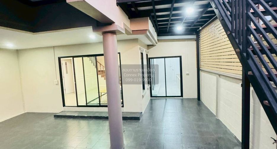 For sale 4 bedrooms townhouse in Khlong San, Bangkok