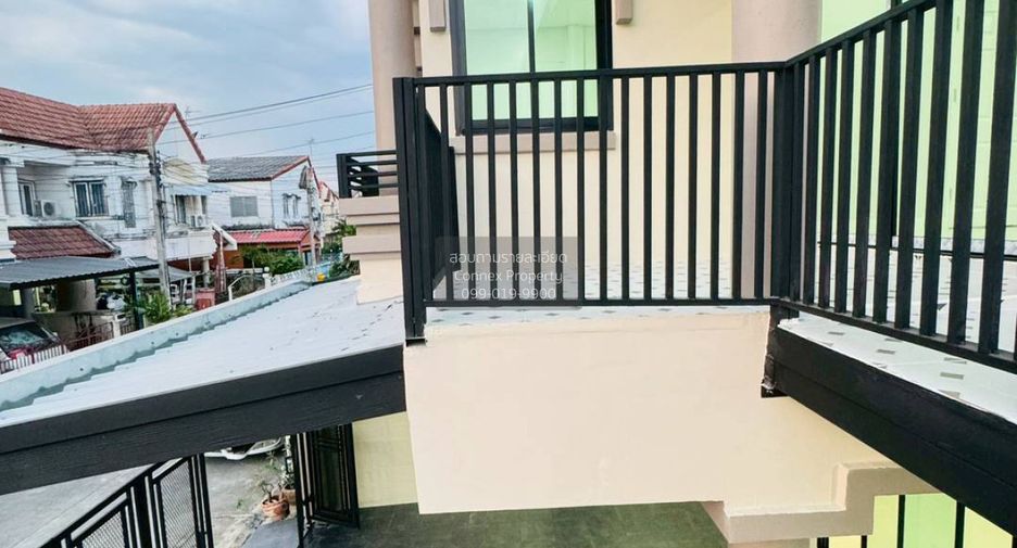 For sale 4 bedrooms townhouse in Khlong San, Bangkok