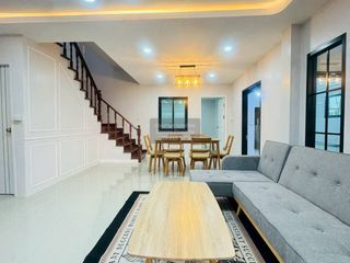 For sale 4 ベッドルーム townhouse in Khlong San, Bangkok