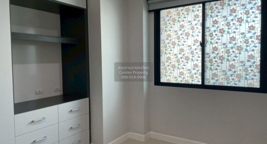 For sale 4 bedrooms house in Bang Kapi, Bangkok