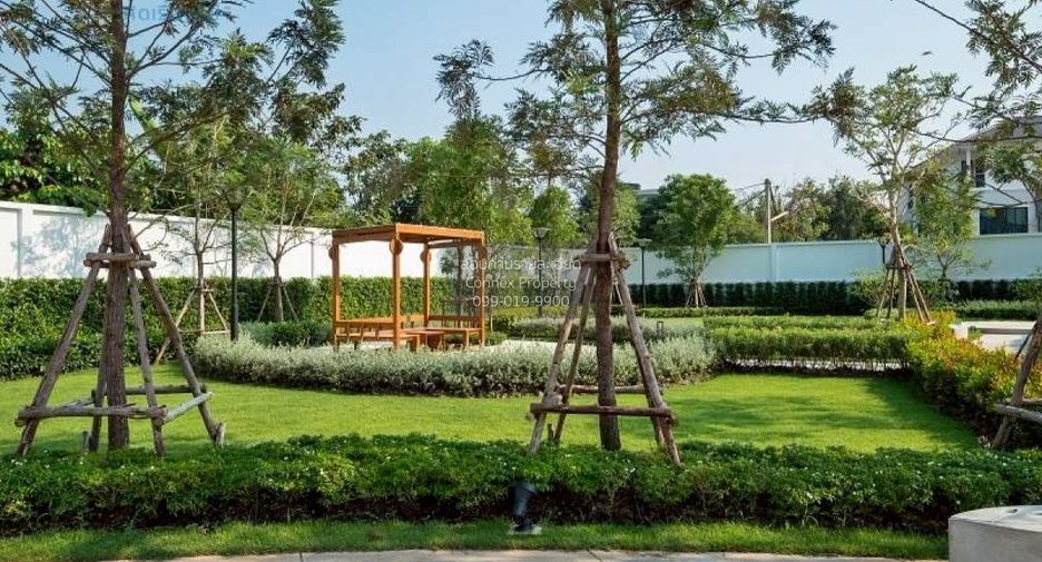 For sale 4 bedrooms house in Bang Kapi, Bangkok