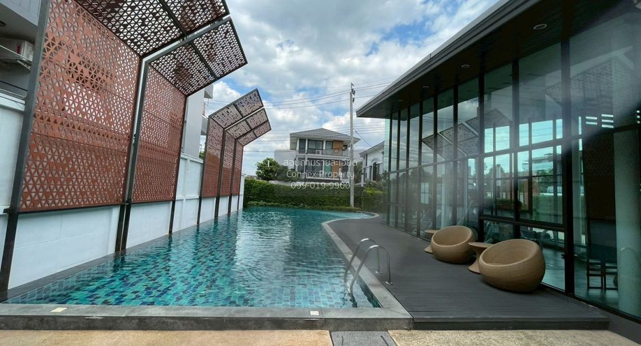 For sale 4 bedrooms house in Bang Kapi, Bangkok
