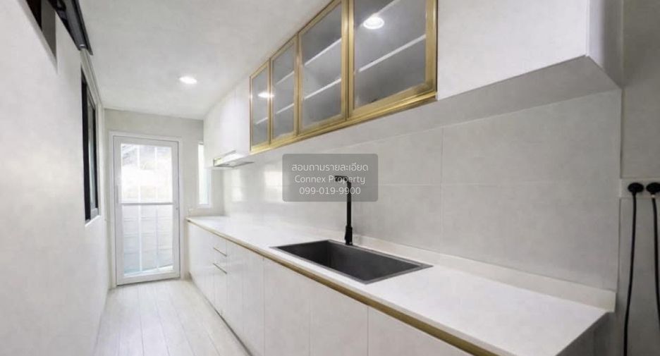For sale 4 bedrooms house in Mueang Pathum Thani, Pathum Thani