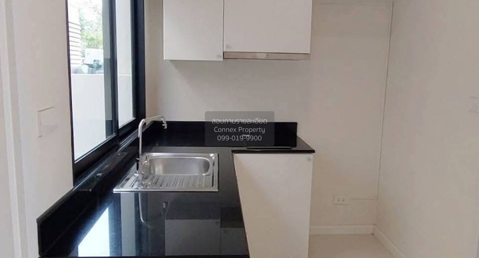For rent 2 bedrooms townhouse in Bang Phli, Samut Prakan