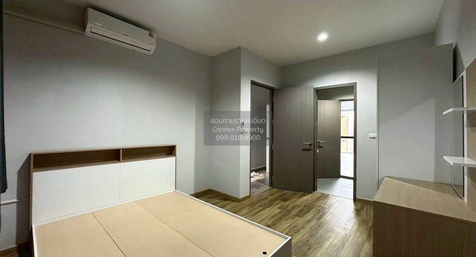 Casa adosada en alquiler de 3 habitaciones en Phra Khanong, Bangkok