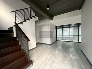 Аренда 3 спальни таунхаус в Пхра Кханонг, Бангкок