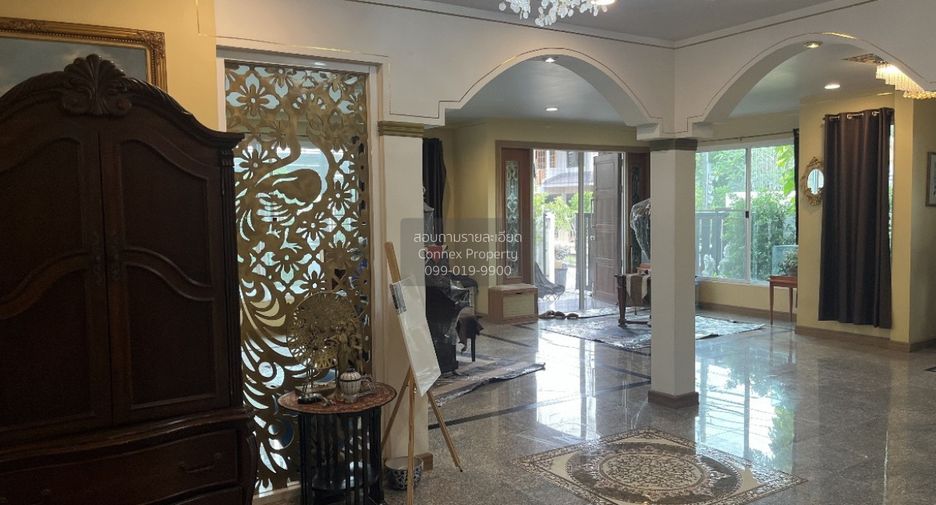 For rent 5 bedrooms house in Bang Kapi, Bangkok