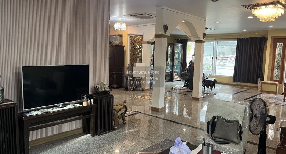 For rent 5 bedrooms house in Bang Kapi, Bangkok