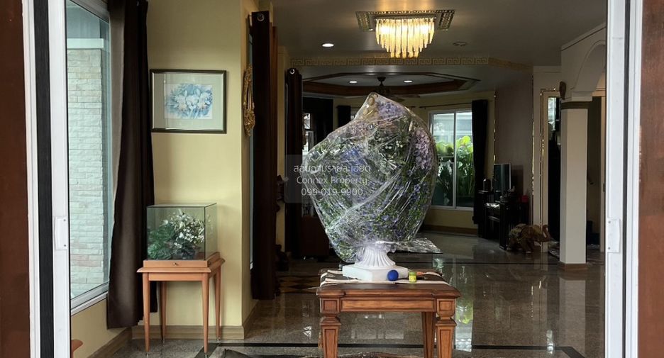 For rent 5 bedrooms house in Bang Kapi, Bangkok