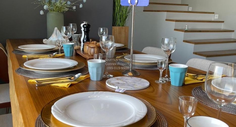 For rent 4 bedrooms condo in Watthana, Bangkok