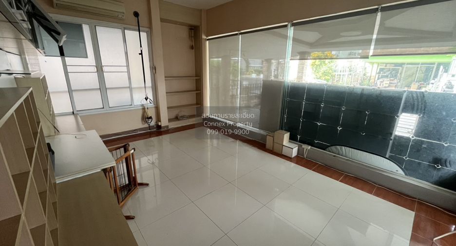 For rent 4 bedrooms house in Khlong Sam Wa, Bangkok