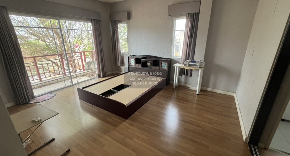 For rent 4 bedrooms house in Khlong Sam Wa, Bangkok