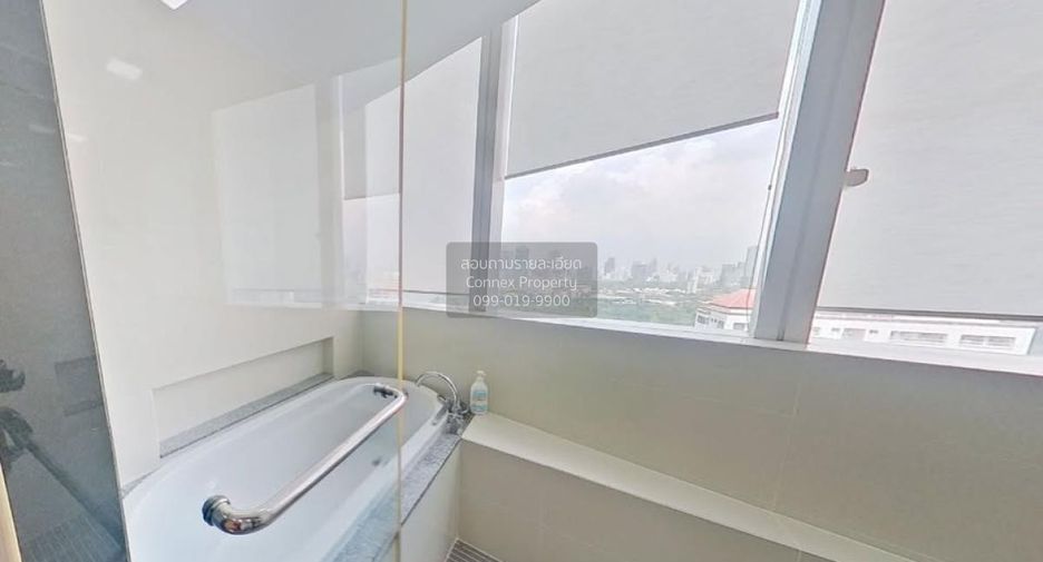 For sale 3 bedrooms condo in Khlong Toei, Bangkok