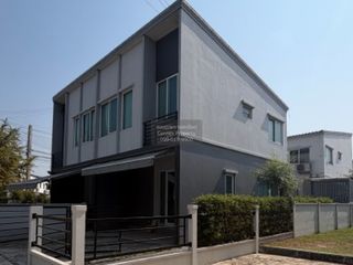 For sale 3 bedrooms townhouse in Bang Khen, Bangkok