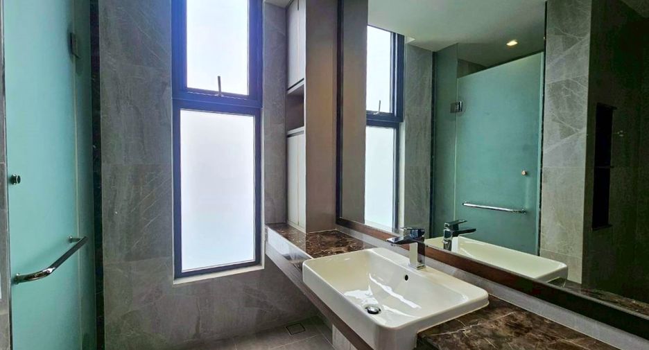 For rent 3 ベッドルーム condo in Khlong Toei, Bangkok