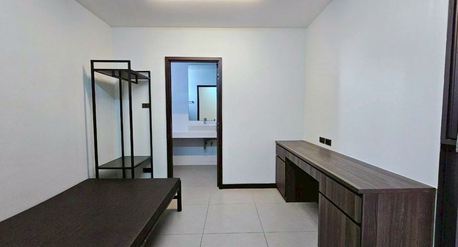 For rent 3 ベッドルーム condo in Khlong Toei, Bangkok