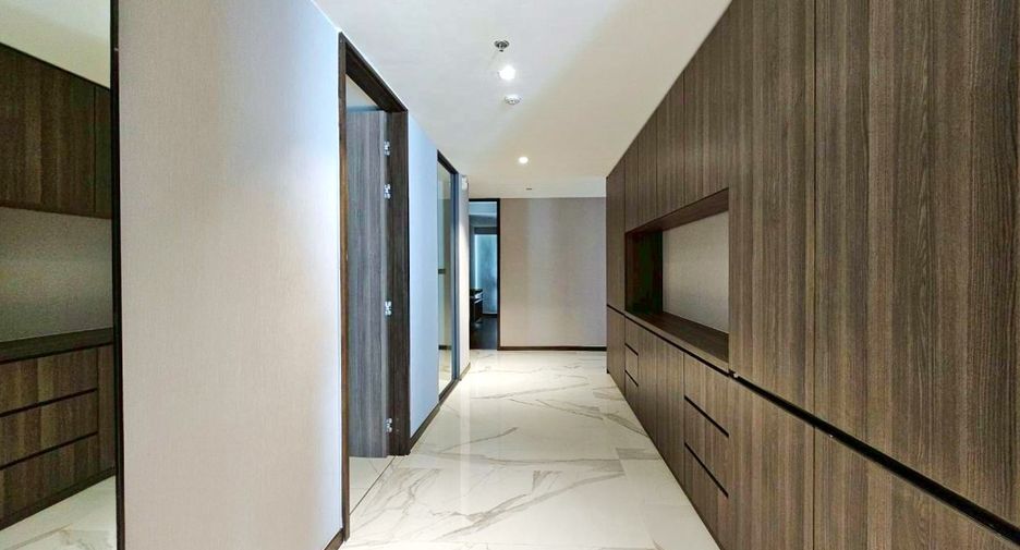 For rent 3 ベッドルーム condo in Khlong Toei, Bangkok