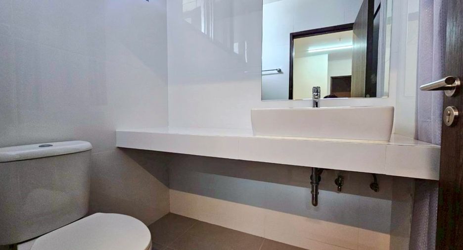 For rent 3 ベッドルーム condo in Khlong Toei, Bangkok