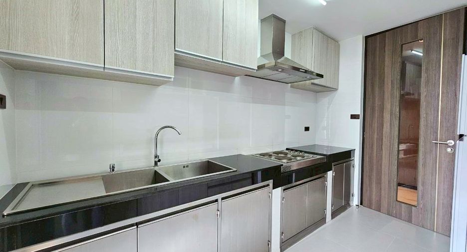 For rent 3 ベッドルーム condo in Khlong Toei, Bangkok