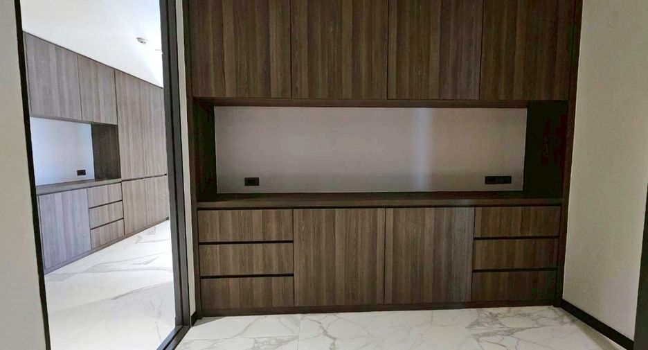 For rent 3 ベッドルーム condo in Khlong Toei, Bangkok