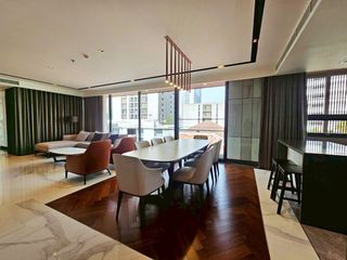 For rent 3 bedrooms condo in Khlong Toei, Bangkok