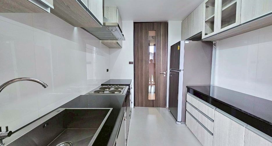 For rent 3 ベッドルーム condo in Khlong Toei, Bangkok