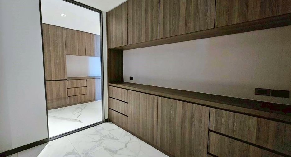For rent 3 ベッドルーム condo in Khlong Toei, Bangkok