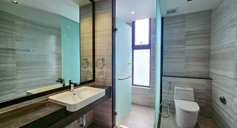 For rent 3 ベッドルーム condo in Khlong Toei, Bangkok