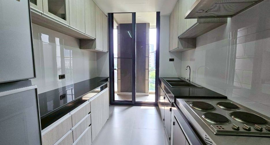 For rent 3 ベッドルーム condo in Khlong Toei, Bangkok