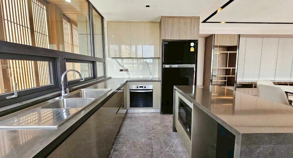 For rent 3 ベッドルーム condo in Khlong Toei, Bangkok