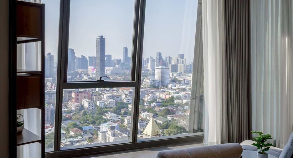 For rent 3 bedrooms condo in Watthana, Bangkok