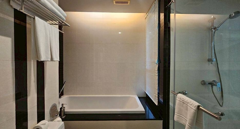 For rent 2 bedrooms condo in Watthana, Bangkok