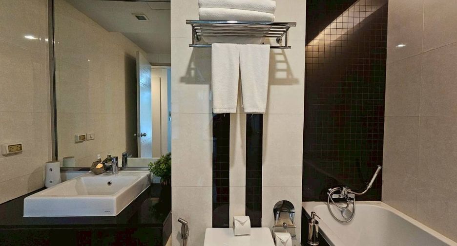 For rent 2 bedrooms condo in Watthana, Bangkok