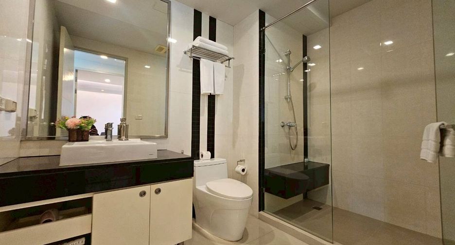 For rent 2 bedrooms condo in Watthana, Bangkok