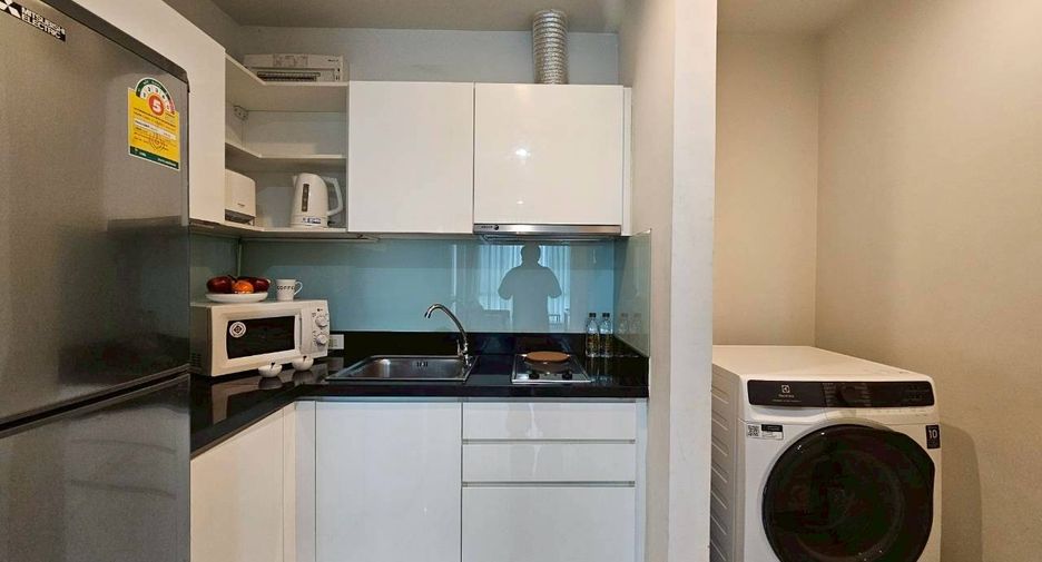 For rent 2 bedrooms condo in Watthana, Bangkok