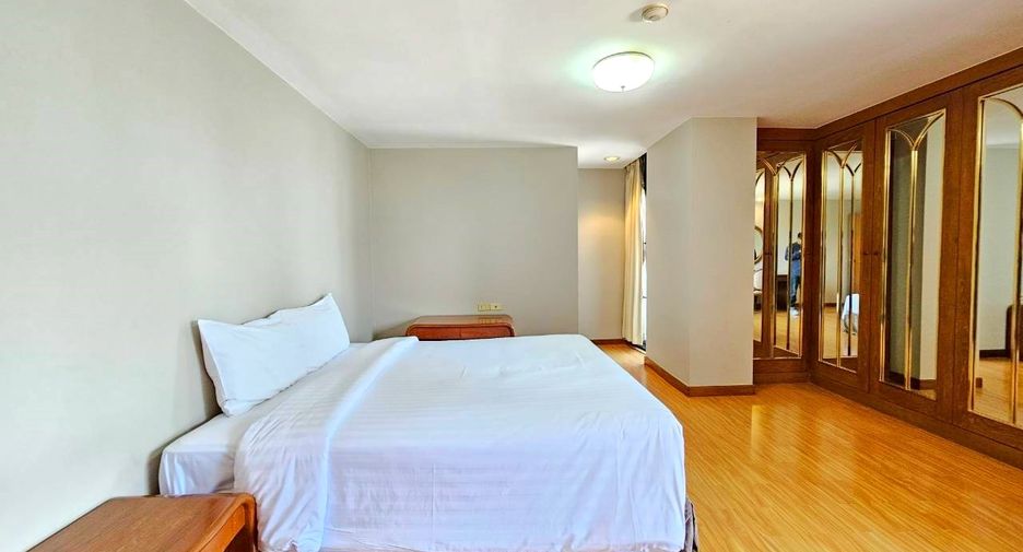 For rent 3 bedrooms condo in Watthana, Bangkok