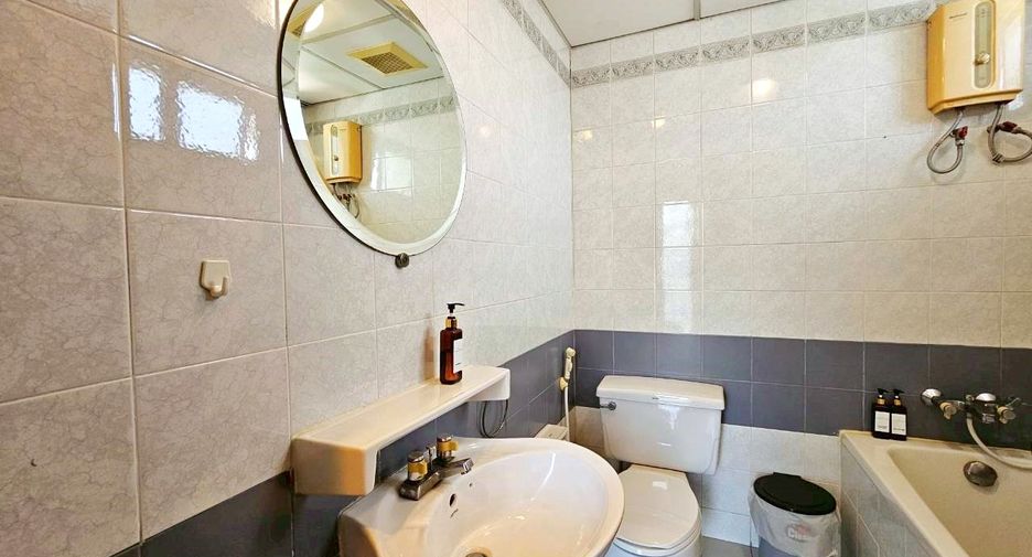For rent 3 bedrooms condo in Watthana, Bangkok