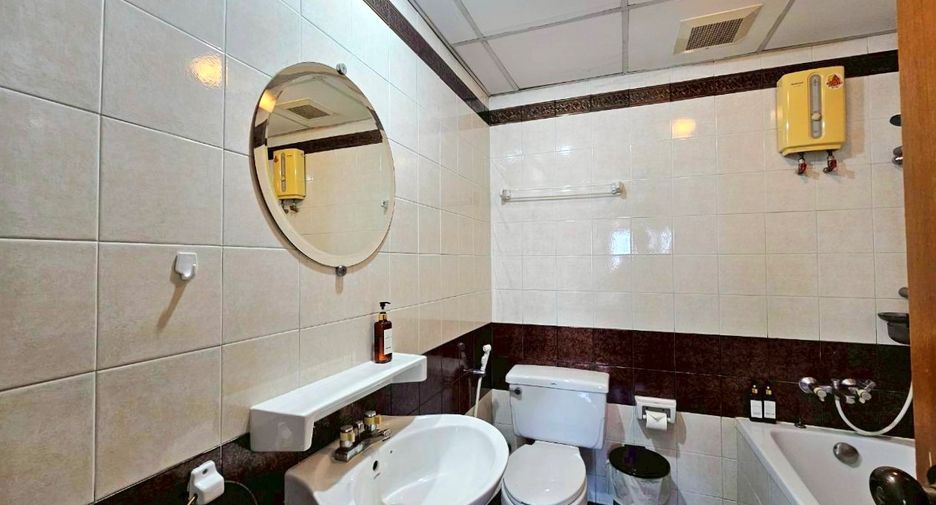 For rent 3 bedrooms condo in Watthana, Bangkok