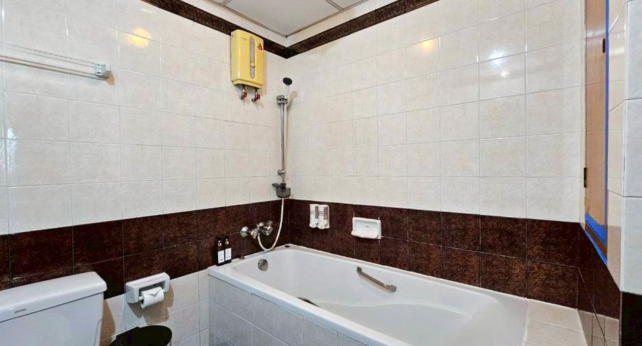 For rent 3 bedrooms condo in Watthana, Bangkok