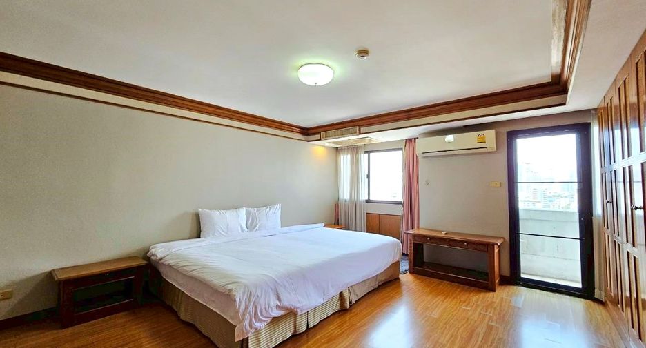 For rent 3 bedrooms condo in Watthana, Bangkok