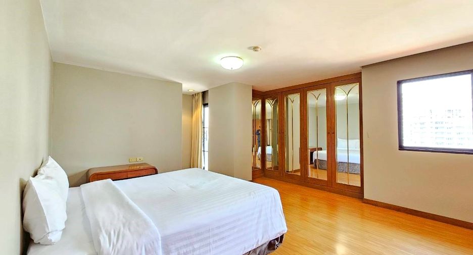 For rent 3 bedrooms condo in Watthana, Bangkok